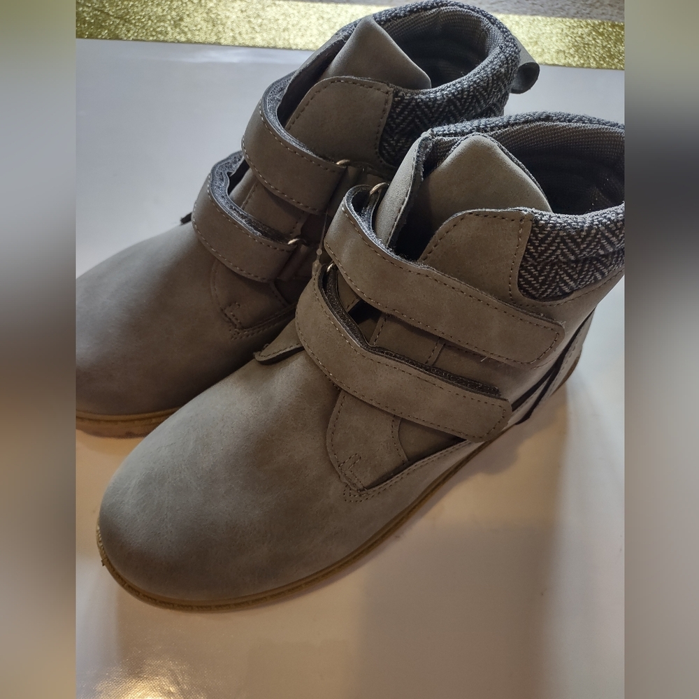 Tobfis children's shoes size 3us